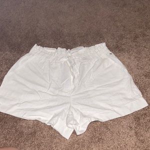 Calvin Klein: White shorts Size:12